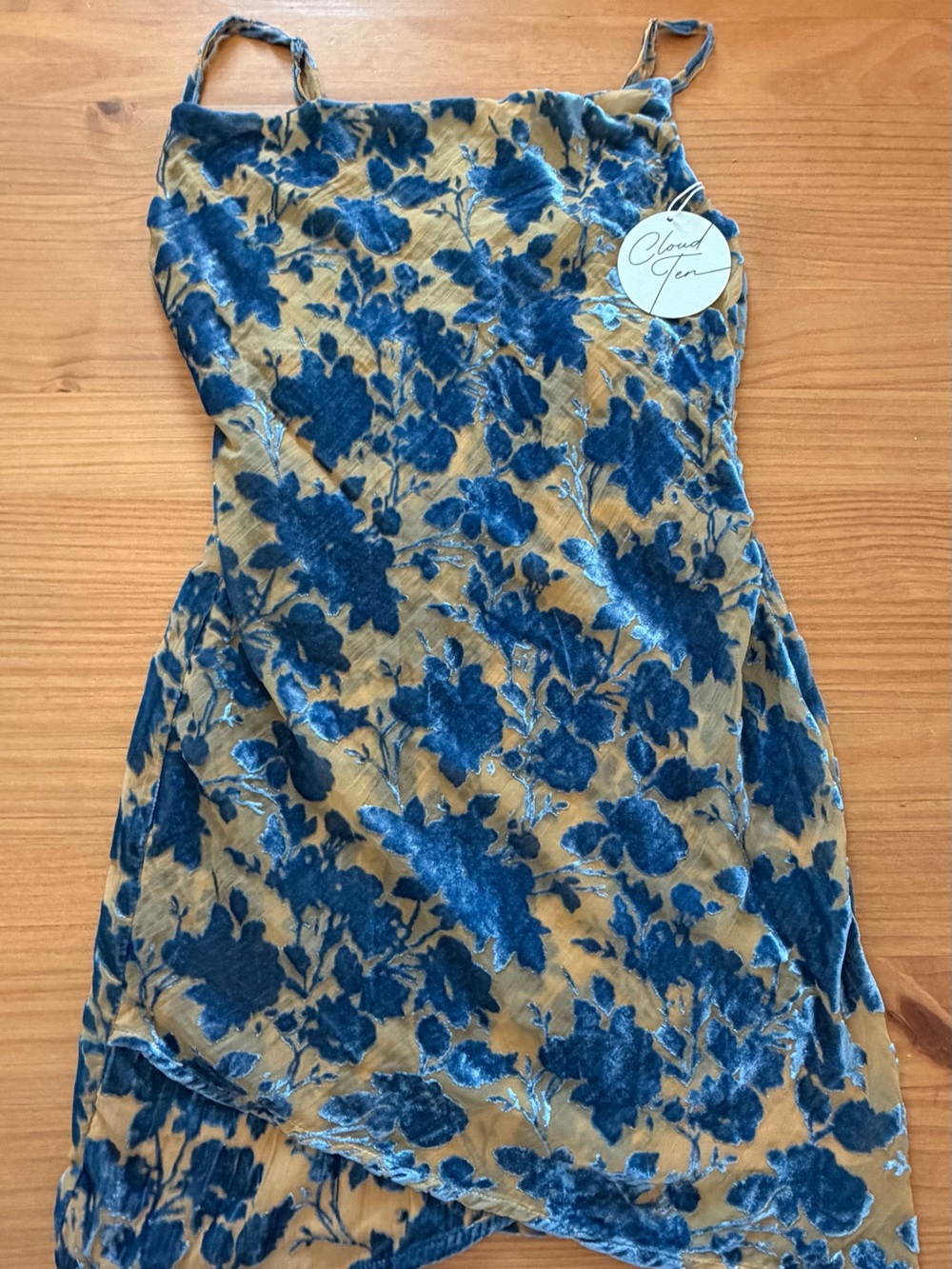 Cloud Ten Blue Floral Velvet Midi Dress